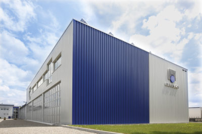 MEVACO verfügt mit seinem Werk in Schlierbach (s. Foto) über eine zentrale Produktion für den Direkt- und Partnerverkauf im gesamten europäischen Vertriebsgebiet. 
