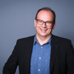 „Jede Abteilung hat ihre eigene Lösung weiterentwickelt, um die eigenen Anforderungen des Tagesgeschäftes umzusetzen – auf Basis von Word, Excel-Listen, E-Mails oder Trello“, erinnert sich Michael Kerscher, Leiter Technik bei ANTENNE BAYERN. (Bild: ANTENNE BAYERN)