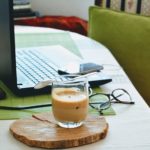 Sicher unterwegs am mobilen Arbeitsplatz (Bild @ Djurdjica Boskovic, unsplash.com)